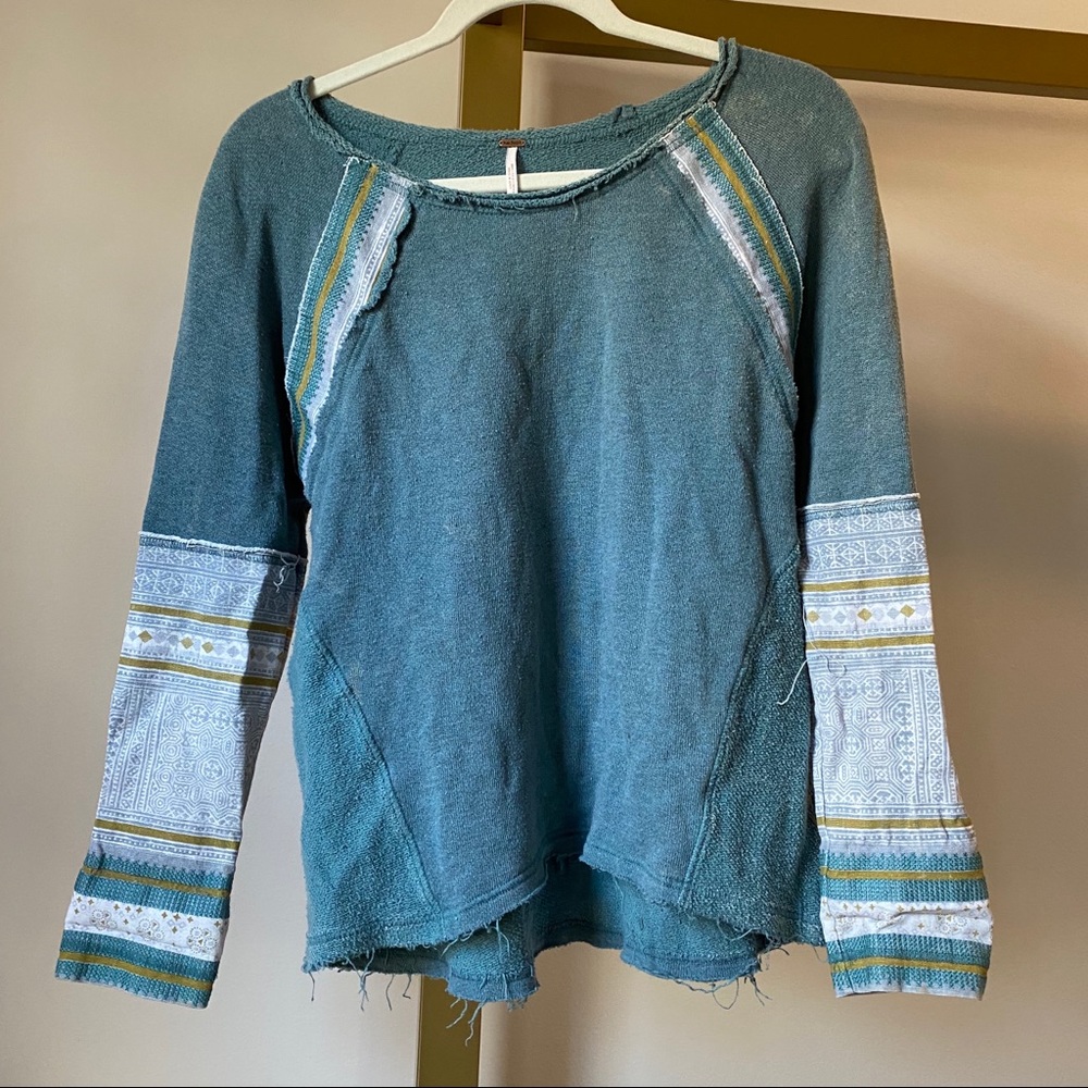 Free people light sweater with detailed sleeves